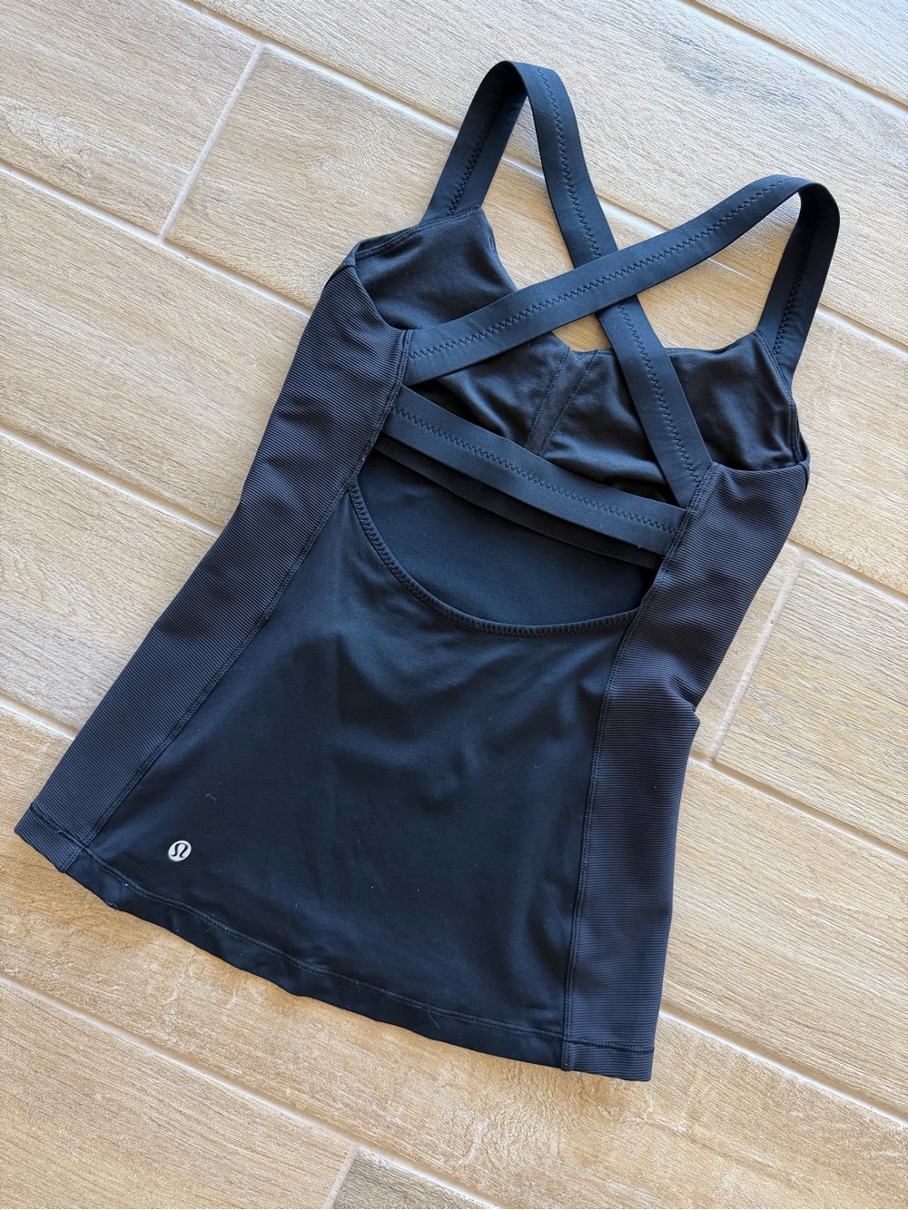 Lululemon Black Cross-Back Ruched Tank Top Size 6 SO CUTE!!! - Picture 2 of 4